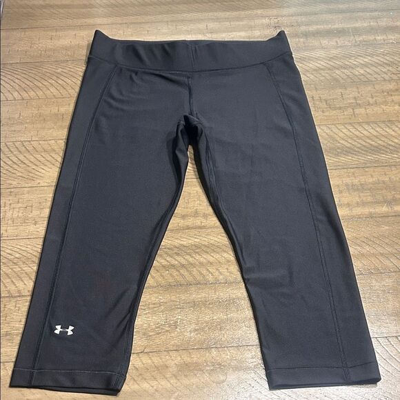 Under Armour compression Capri leggings size large - Picture 1 of 10